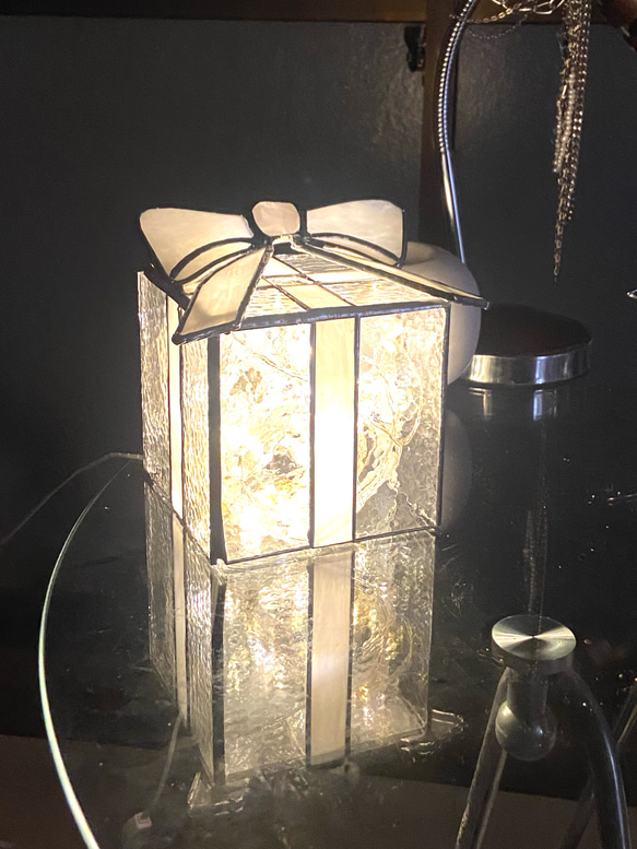 光るステンドグラスのプレゼントボックス｜キャンドルホルダー