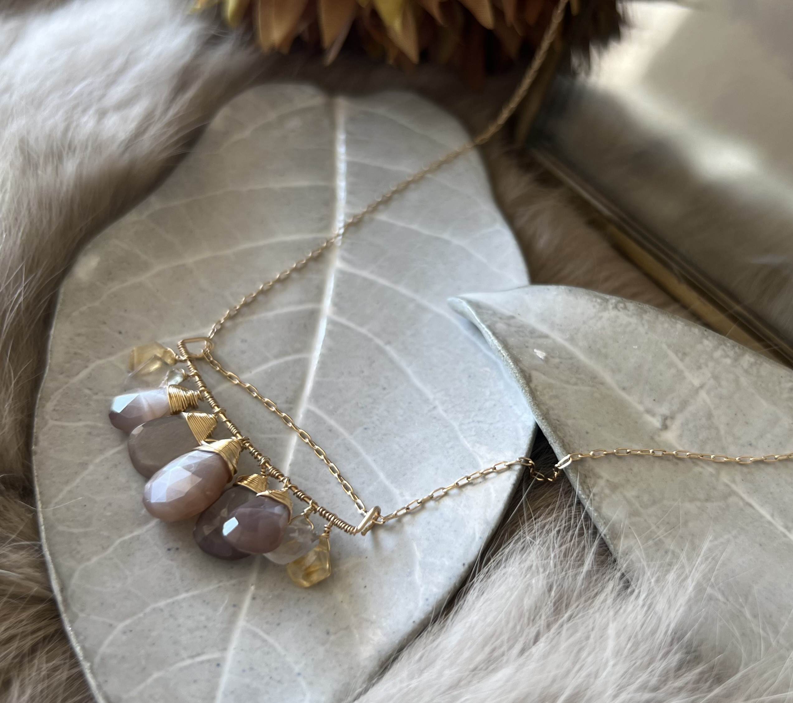 フリルネックレス【チョコレートムーンストーン】ブラウン 14kgf 秋