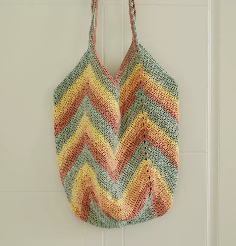 手作り 毛糸 かぎ針編み ニート ショルダーバッグ トートバッグ【大容量バスケットバッグ｜波紋｜パステルレインボー】1点