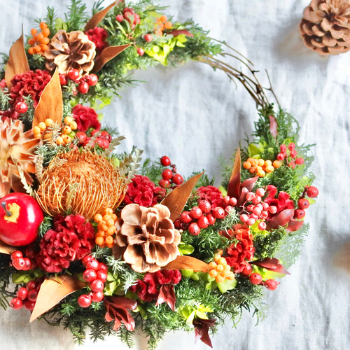 こっくりカラーの実たっぷり三日月リース25㎝ 【クリスマス2025