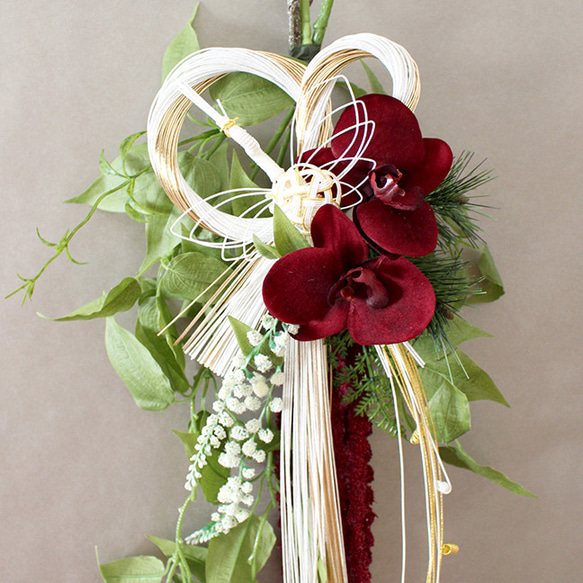 2026しめ縄飾り 新作 新春の慶び 紅白しめ飾りロング65cm　胡蝶蘭アマランサスレッド【アーティフィシャルフラワー】 5枚目の画像