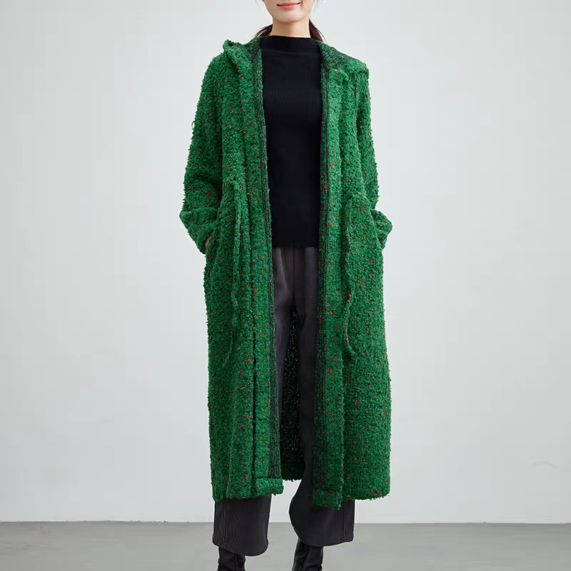 羽織るだけで秋冬ムードが高まる☆フード付きガウンコート