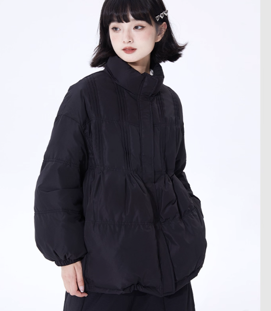 冬のゆったりとした厚手の保温ストリップデザインの白いアヒルの綿毛のコート