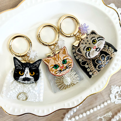 いちごとパールの猫さん刺繍キーホルダー✩.*˚ その他アクセサリー