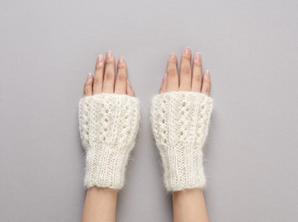 在庫2点！ギフトにも！これからの季節にぴったり！『【クロバーラボ】リストウォーマーキット』～アイボリー～ 1枚目の画像