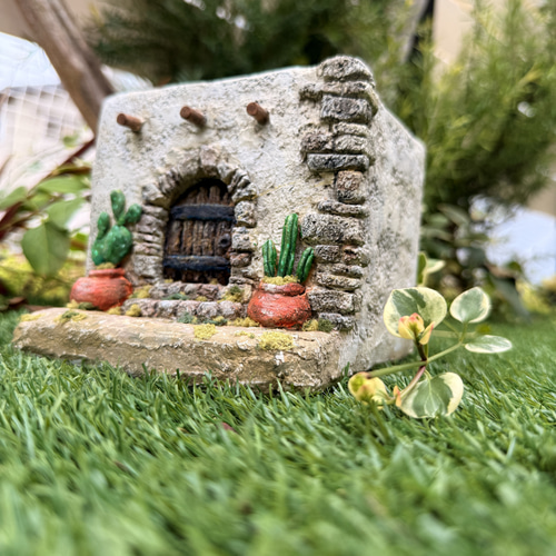 一点物】多肉植物寄せ植えのための モルタルハウス鉢（メキシカン風