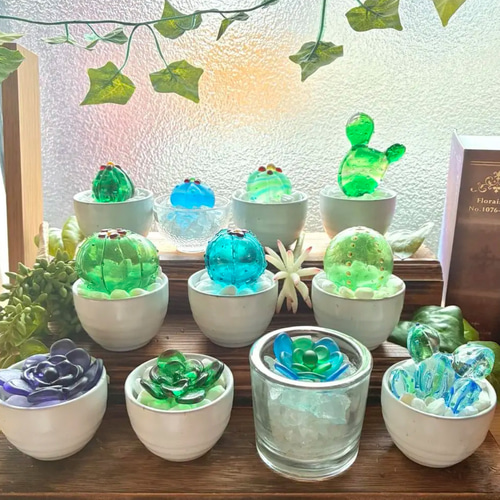 光が揺らめくガラスのサボテン 多肉植物 ガラス オーナメント 置物