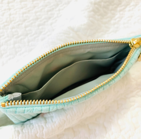 ハピリーダイナソー+mini heart 選べる フラットポーチ H11W17 ポーチ　ヌビ　ハート　コスメポーチ　刺繍 5枚目の画像