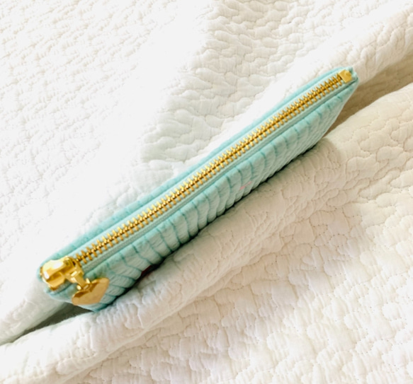 ハピリーダイナソー+mini heart 選べる フラットポーチ H11W17 ポーチ　ヌビ　ハート　コスメポーチ　刺繍 4枚目の画像