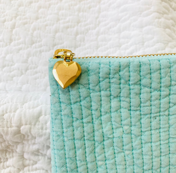 ハピリーダイナソー+mini heart 選べる フラットポーチ H11W17 ポーチ　ヌビ　ハート　コスメポーチ　刺繍 3枚目の画像