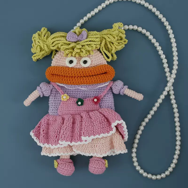手作り 毛糸 刺繍 かぎ針編み ニートショルダーバッグ 手機収納ポーチ スマホケース【ソーセージ唇ちゃん｜花の少女】1点
