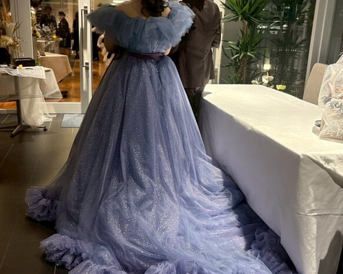 実例写真！カラードレス オフショルダー 青紫 ラッフルフリル キラキラ