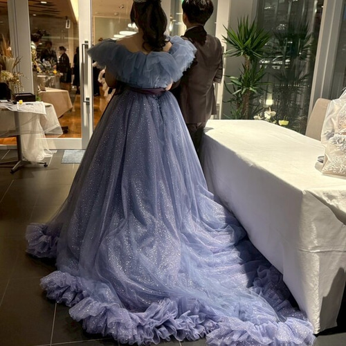 実例写真！カラードレス オフショルダー 青紫 ラッフルフリル キラキラ