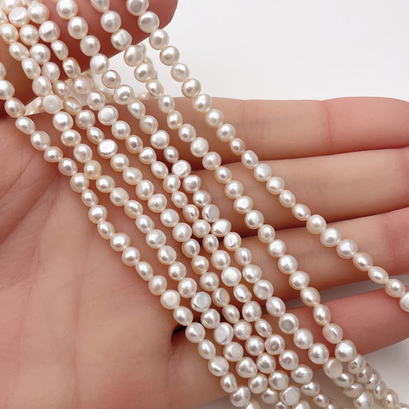 淡水パール 真珠 ボタン バロック フラット 小粒 4mm 5mm 極小粒 19cm tp0025 4枚目の画像