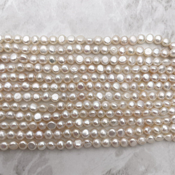 淡水パール 真珠 ボタン バロック フラット 小粒 4mm 5mm 極小粒 19cm tp0025 3枚目の画像