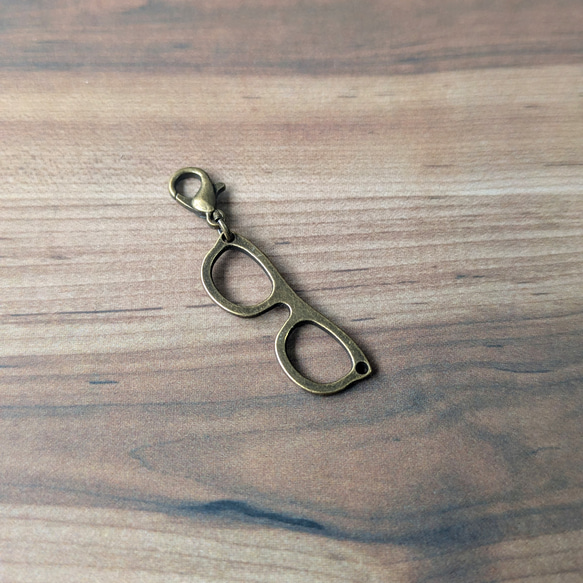 トラベラーズノートを飾るめがねチャーム【アンティークゴールド】 3枚目の画像