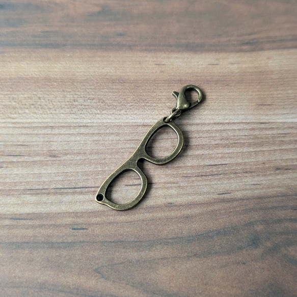 トラベラーズノートを飾るめがねチャーム【アンティークゴールド】 4枚目の画像