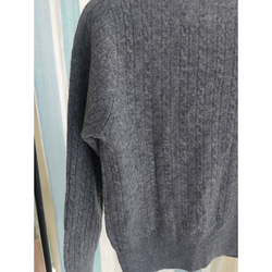 【100%ウール/ケーブル編み】ラウンドネックカーディガン。しなやかで温かな着心地の、秋冬の定番アイテム。L722 13枚目の画像