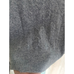 【100%ウール/ケーブル編み】ラウンドネックカーディガン。しなやかで温かな着心地の、秋冬の定番アイテム。L722 15枚目の画像