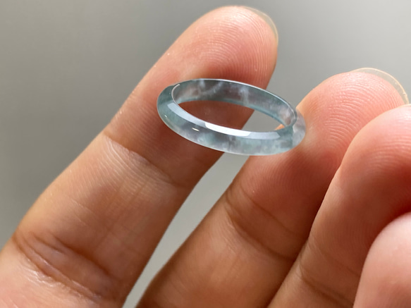 L14-127 細身 高氷種 薄水青 7.0号 グアテマラ産 A貨 本翡翠 くりぬき 3枚目の画像