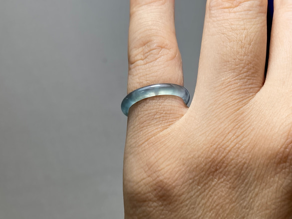 L14-127 細身 高氷種 薄水青 7.0号 グアテマラ産 A貨 本翡翠 くりぬき 7枚目の画像