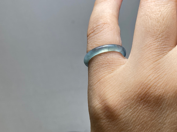 L14-127 細身 高氷種 薄水青 7.0号 グアテマラ産 A貨 本翡翠 くりぬき 9枚目の画像