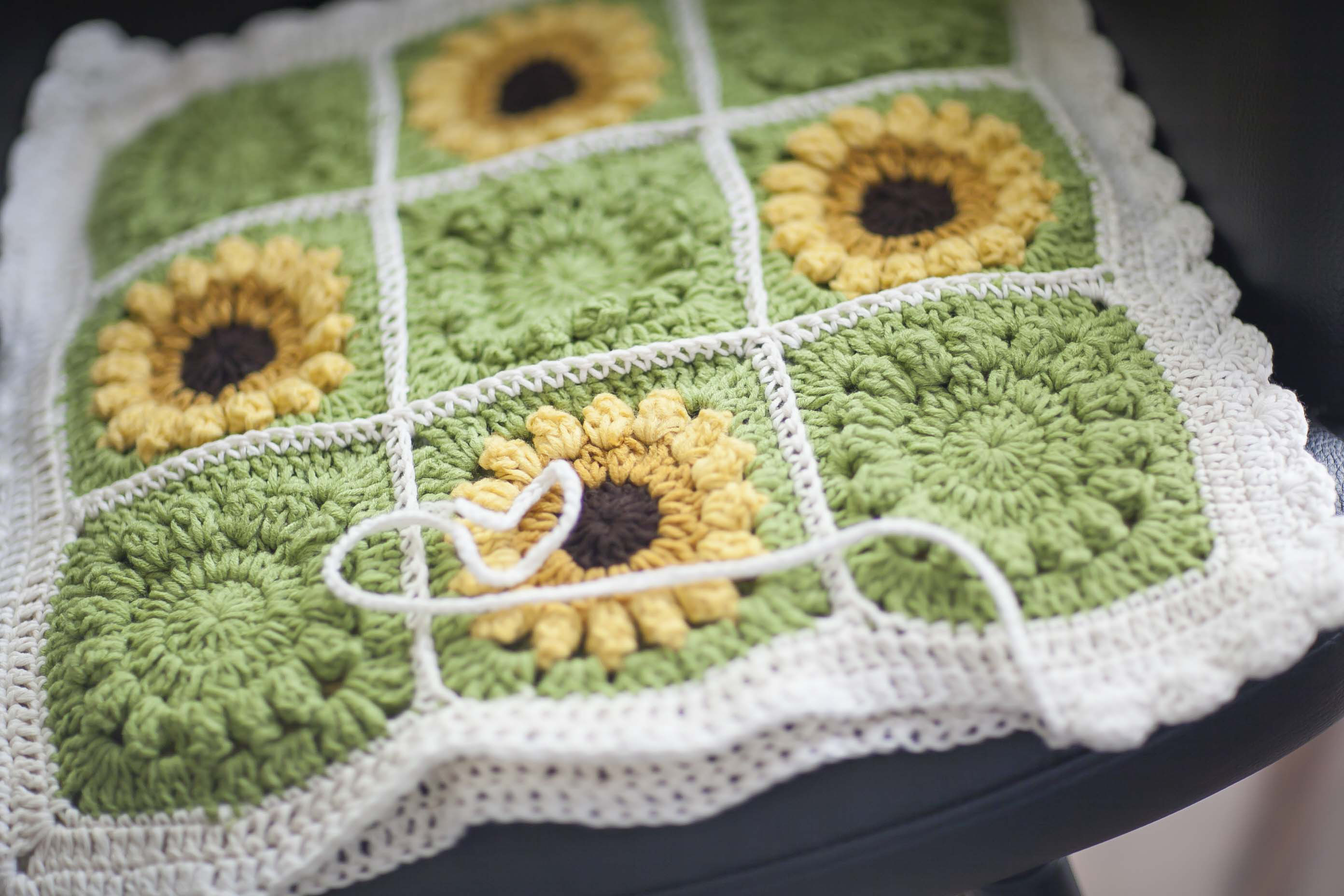 かぎ針編み お花 モチーフクッションカバー ヒマワリ向日葵ひまわり/鍵編み/かぎ針編み