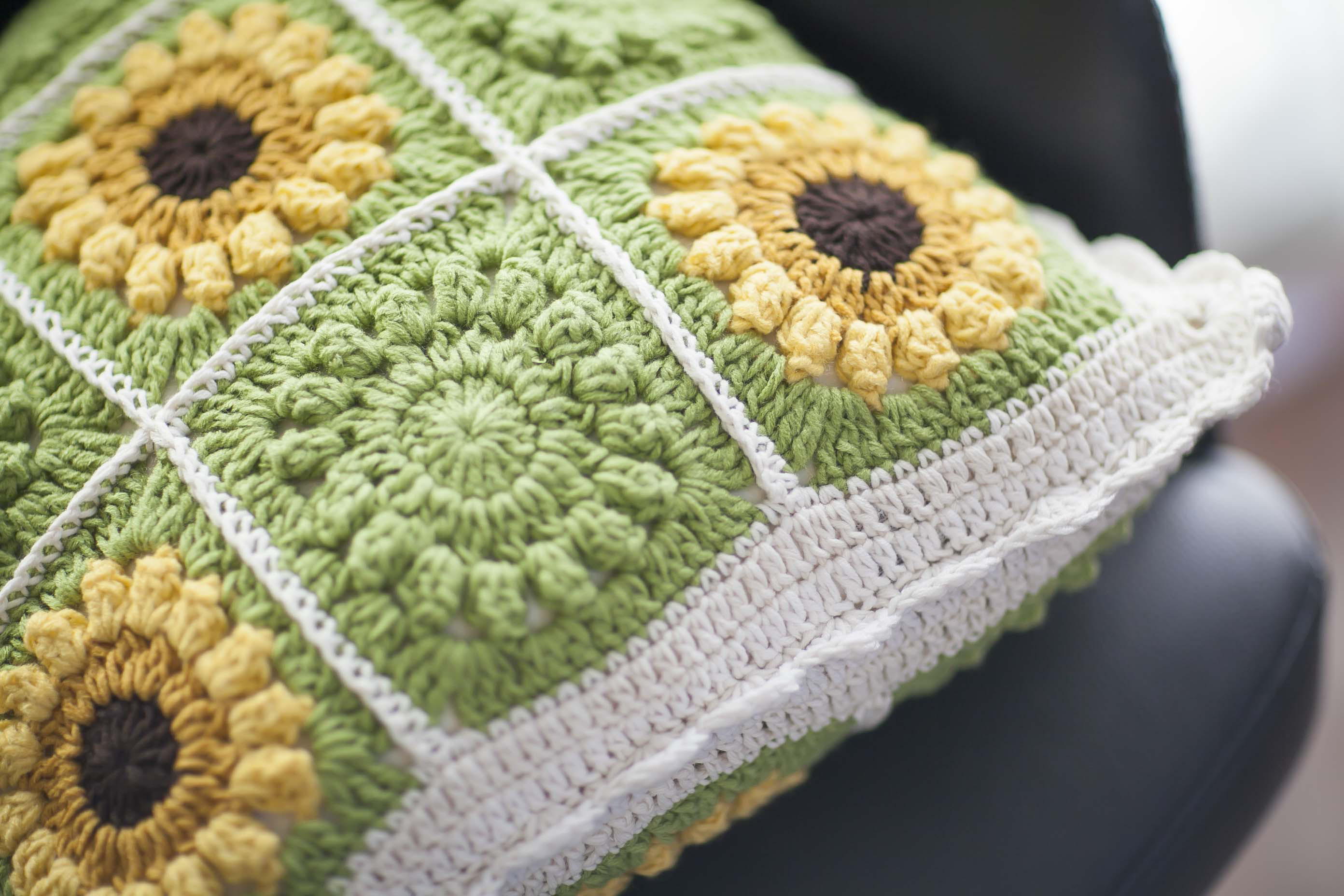 かぎ針編み お花 モチーフクッションカバー ヒマワリ向日葵ひまわり/鍵編み/かぎ針編み