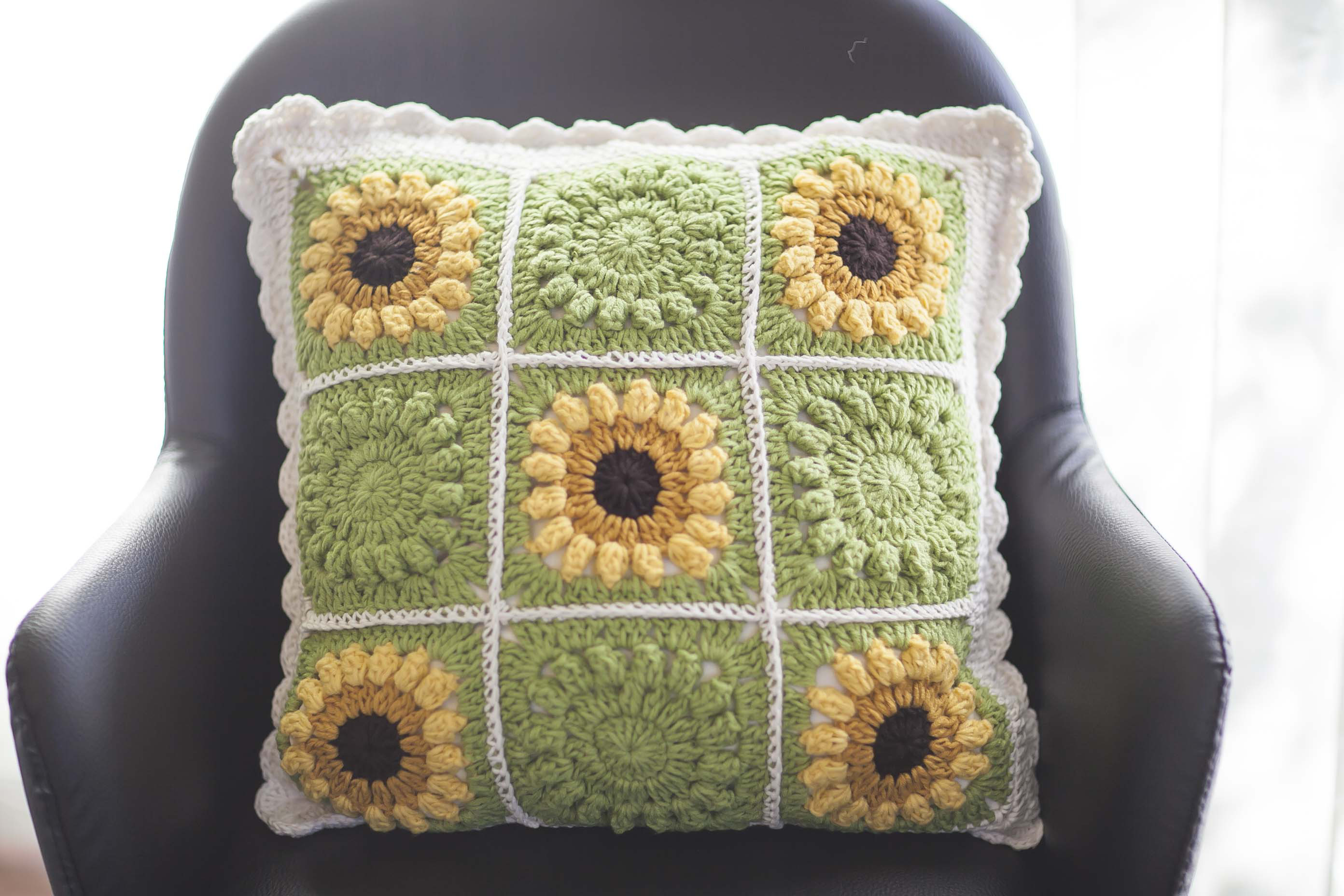 かぎ針編み お花 モチーフクッションカバー ヒマワリ向日葵ひまわり/鍵編み/かぎ針編み