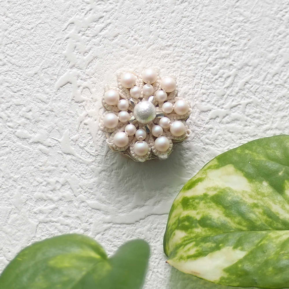 【一点物】タティングレースとパールビーズのボタンカバー／シュガーホワイト 2枚目の画像