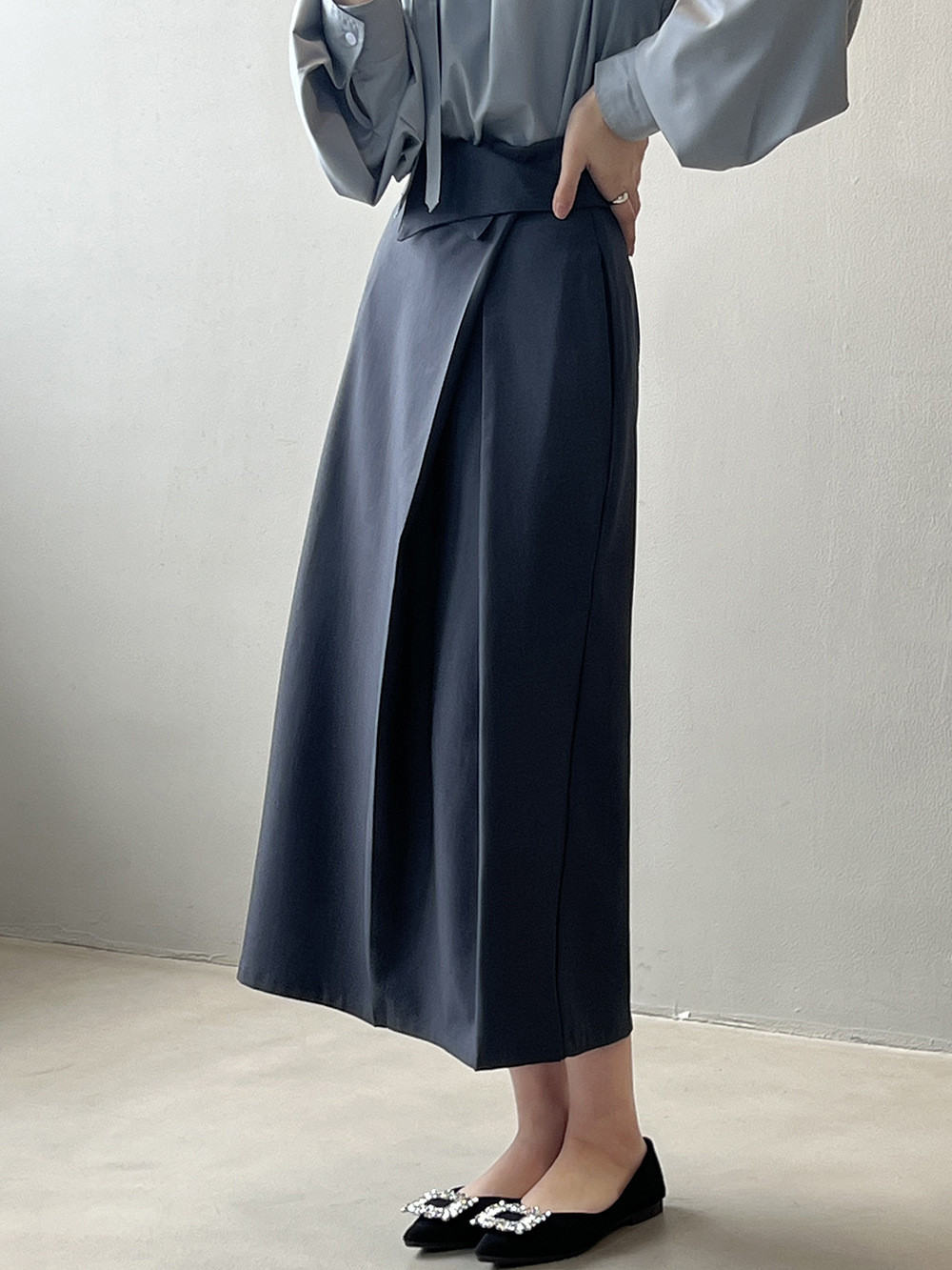 秋新作レディースハイウエストプリーツアシンメトリックカールヘムハーフスカート【返品・交換可】品質最優先25-409