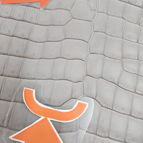 ワニ革 クロコ 半艶マット  グレージュ　No.C008893 12枚目の画像