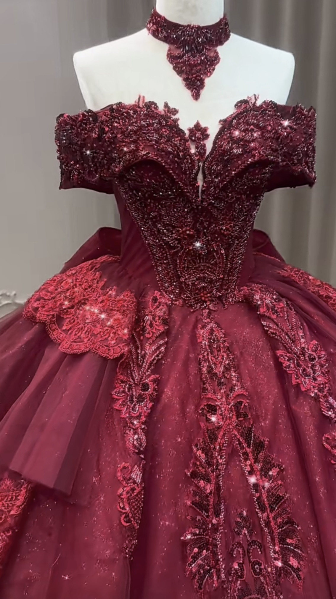 Ｖネック　ボールド　ヘプバーン風袖あり　オフショルダー　二の腕を隠せる結婚式/披露宴/ お呼ばれ/二次会/2次会/合コン