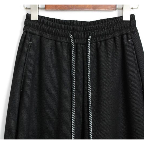 高密度のアセテートとウール混紡、9分丈ゆとりバナナパンツ。日常にさりげない上品さを添えます。2色L723 16枚目の画像