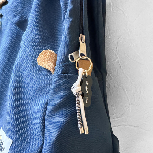 9色から選べる】 名入れ バッグチャーム｜パラコード編み