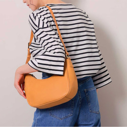 女士真皮兩用肩背包/手提包，新月形，粉米色，HAB041-MO 第18張的照片