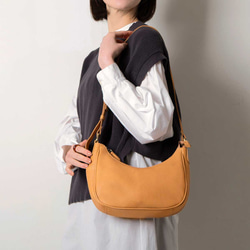 女士真皮兩用肩背包/手提包，新月形，粉米色，HAB041-MO 第1張的照片