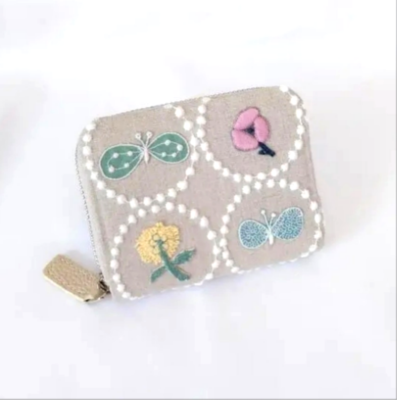【受注製作】 刺繍６つ じゃばらミニ財布 タンバリン ベージュ×ホワイト ミナペルホネン