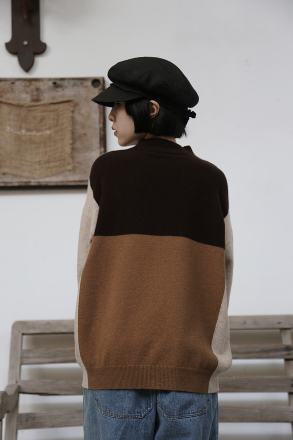 上品で雰囲気を醸し出す配色セーター　前後２wayセーター　ウールセーター ハイネック ニット　251006-1 8枚目の画像