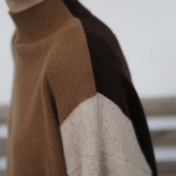 上品で雰囲気を醸し出す配色セーター　前後２wayセーター　ウールセーター ハイネック ニット　251006-1 10枚目の画像