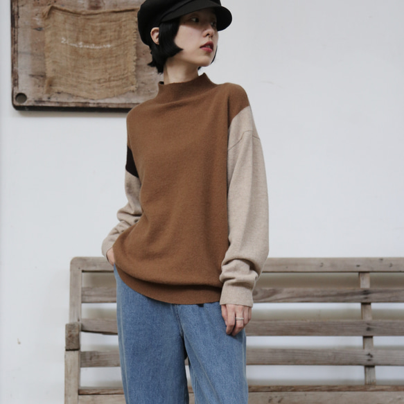 上品で雰囲気を醸し出す配色セーター　前後２wayセーター　ウールセーター ハイネック ニット　251006-1 2枚目の画像