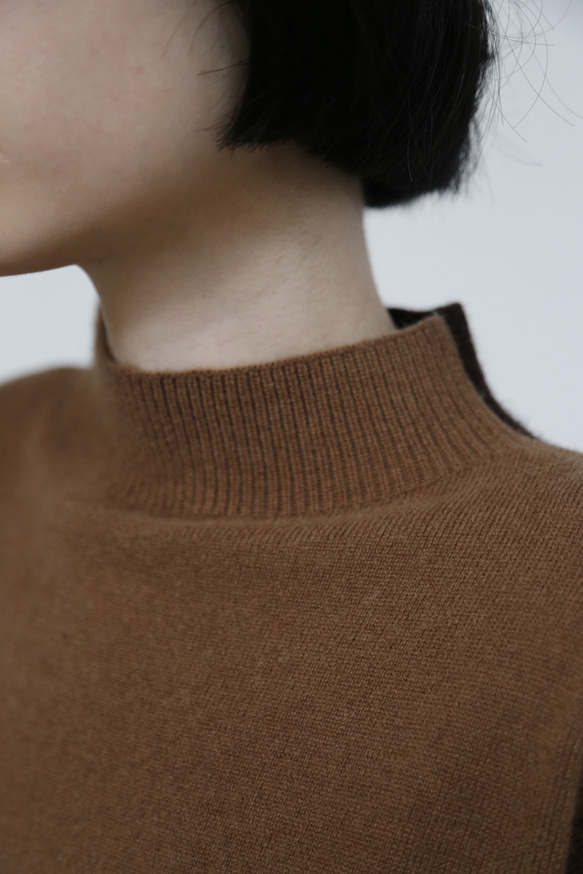 上品で雰囲気を醸し出す配色セーター　前後２wayセーター　ウールセーター ハイネック ニット　251006-1 11枚目の画像