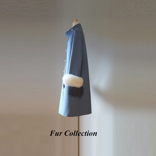 好印象を演出☆フォックスファー付コート白ウェッジウッドブルー×ホワイトファー新品 好印象を演出☆ホワイトフォックスファー付コート ウェッジウッド