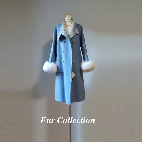 好印象を演出☆フォックスファー付コート白ウェッジウッドブルー×ホワイトファー新品 好印象を演出☆ホワイトフォックスファー付コート ウェッジウッド