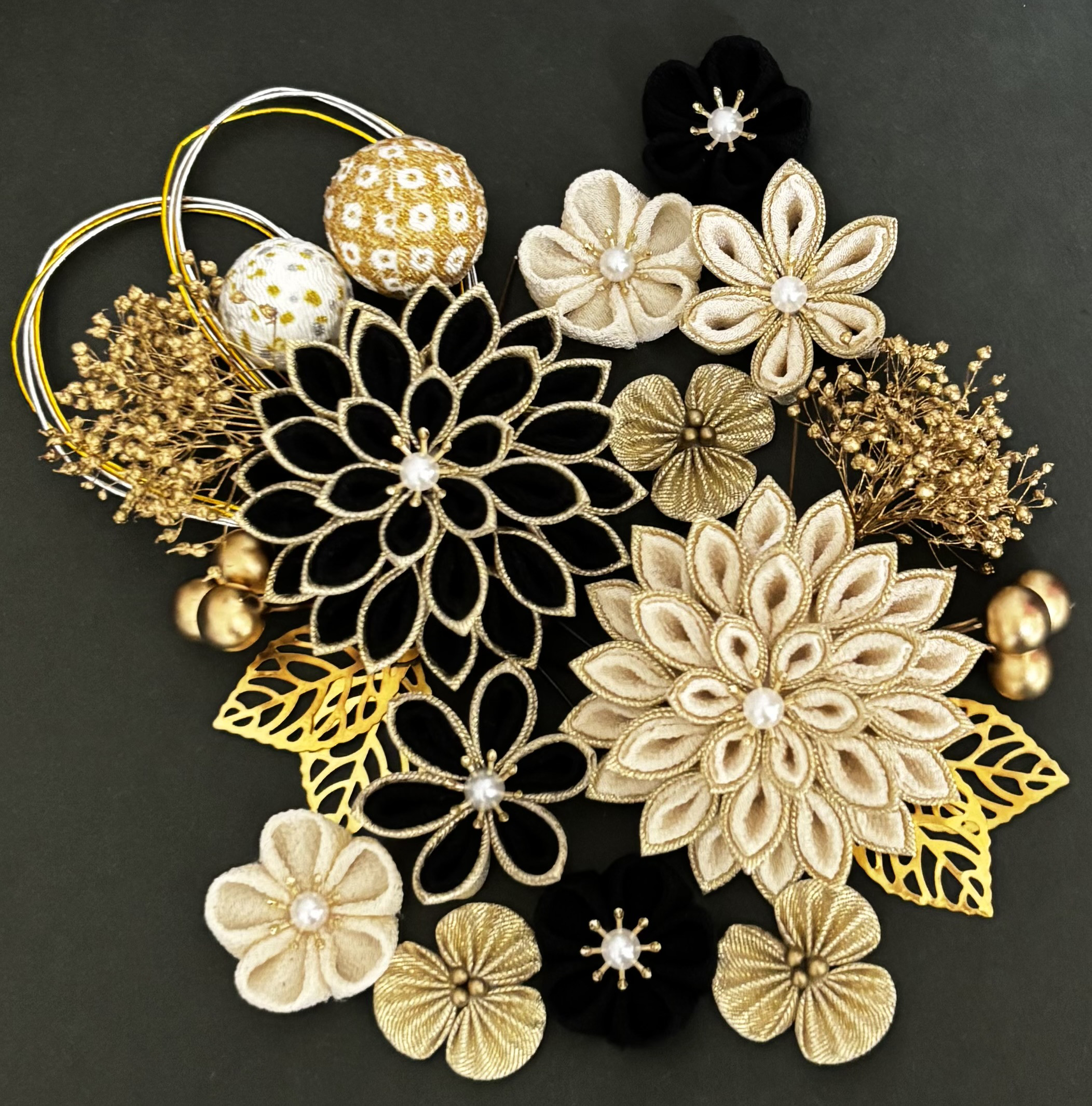 つまみ細工　髪飾り　黒　アイボリー　ゴールド