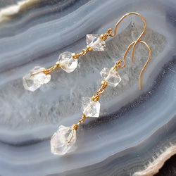 K10YG黒染め淡水パールのスタッドピアスとアズライトマラカイトの