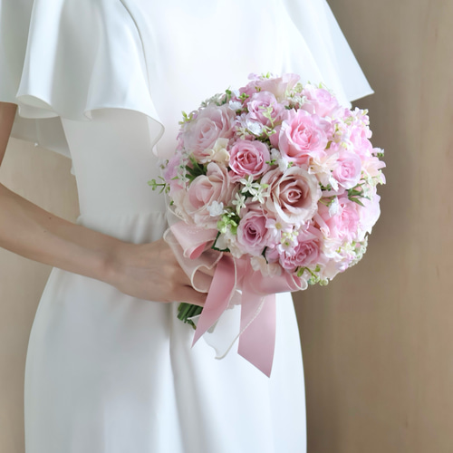 ピンク系造花ブーケ(ブートニア付き) ころんと可愛いピンクローズのウエディングブーケ/ブートニア付き/即日