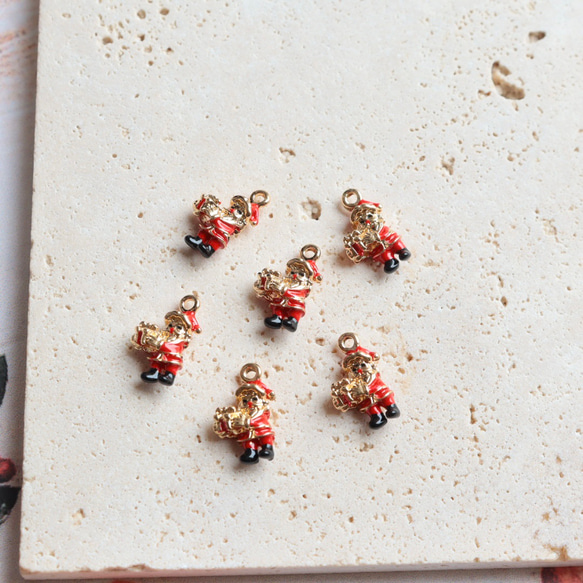 新作★立体　クリスマス　サンタさん　サンタクロース　エポチャーム　ゴールド　 7枚目の画像
