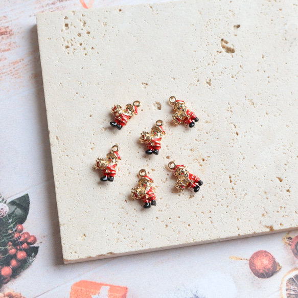 新作★立体　クリスマス　サンタさん　サンタクロース　エポチャーム　ゴールド　 5枚目の画像