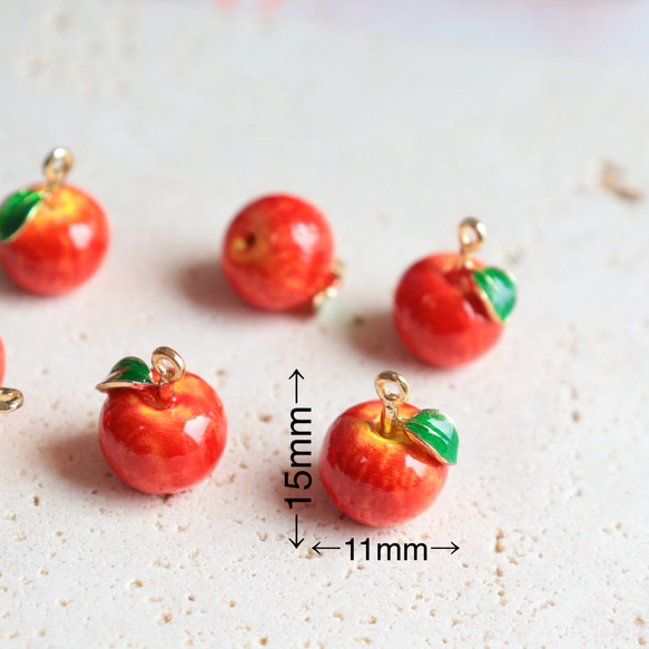 新作★立体　りんご　エポチャーム　ゴールド　 2枚目の画像